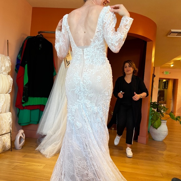 Pronovias Privee Panjin Wedding Dress - Picture 6 of 13